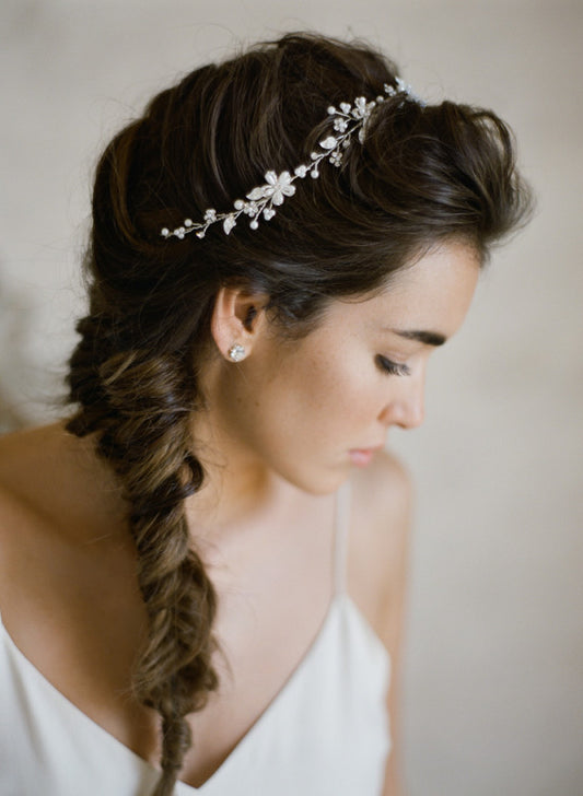 BEAUTIFUL WEDDING DAY HAIR ACCESSORIES 